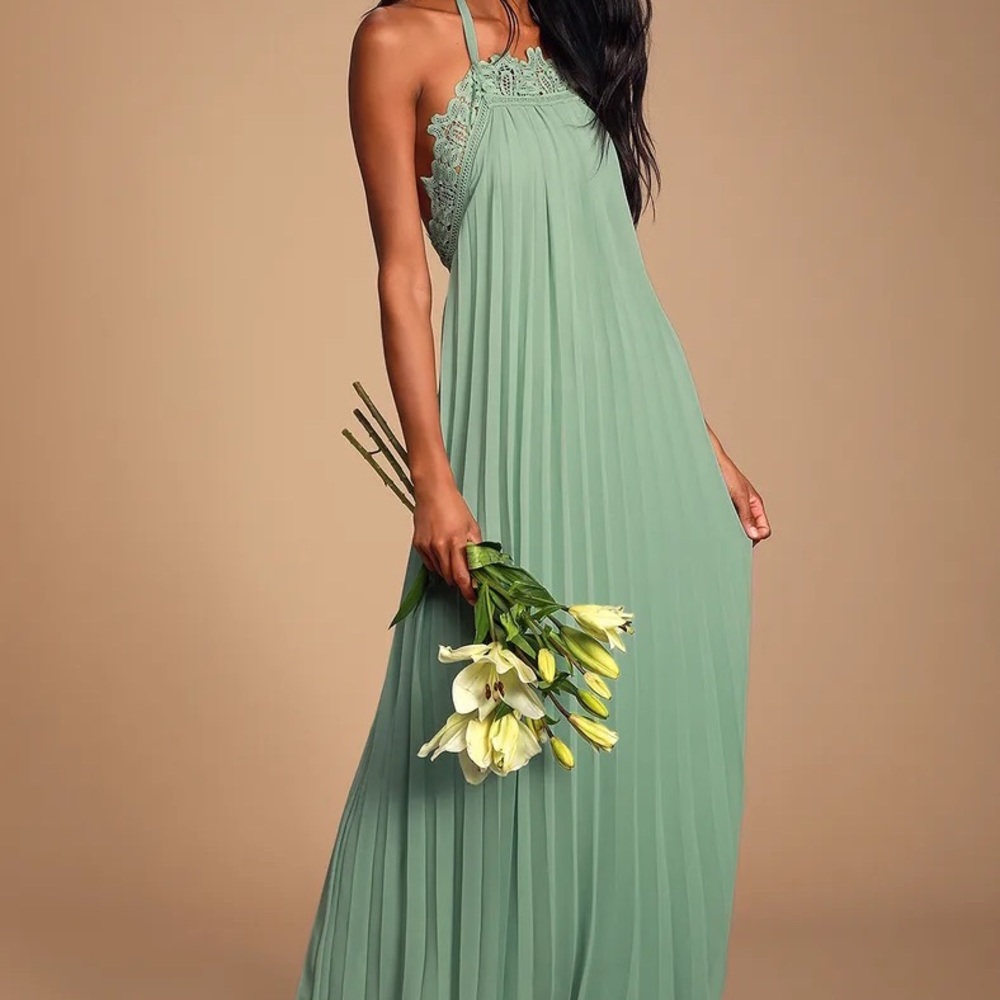 Lulu’s Encinitas Sage Green Lace Pleated Halter Maxi Dress